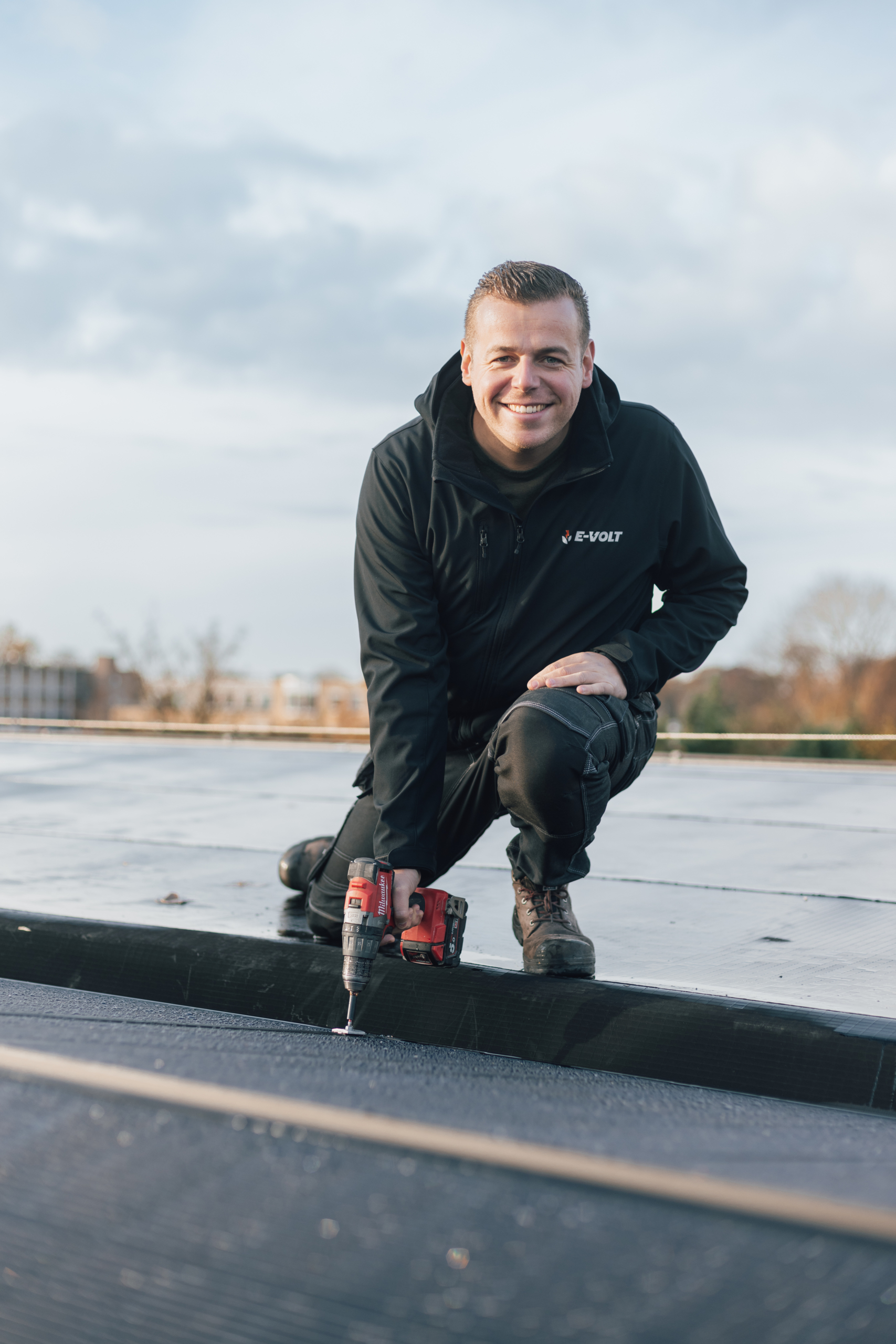 Medewerker DLE energy installatie zonnepanelen